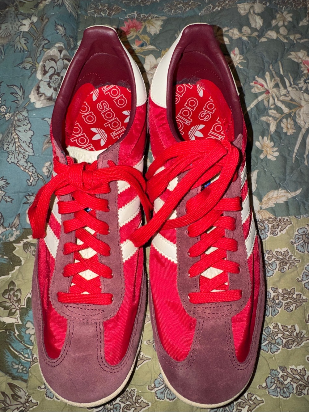 Adidas Men’s Red and Cream Retro Athletic Sneakers-SL72